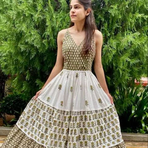 Robes maxi en coton confortables pour l'été et le printemps Décoration de boutons Tenue de soirée décontractée avec taille naturelle - Product Image 1