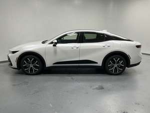 Toyota Crown Limited AWD 2023 à vendre / Disponible à la vente avec faible kilométrage, moteur essence, véhicule d'occasion sans accident, hybride - Product Image 3