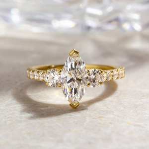 Bague Trilogie Marquise et Moissanite Ronde de 2.54 Carats avec Bague Demi Eternité en Argent Sterling 925 Bague de Fiançailles à Trois Pierres - Product Image 1