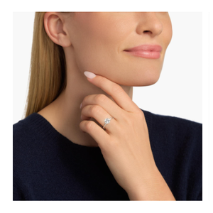 Anillo de Diamantes de Oro Blanco de 10K Vintage y Elegante para Mujer, Diseño Radiante y Cómodo para Uso Diario y Bodas - Product Image 4