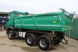 เมอร์เซเดส แอคทรอส 2748 6x4 รถบรรทุกแบบเทท้าย ปี 2021 - Product Image 3