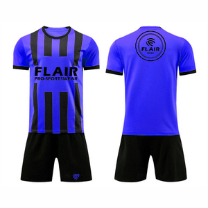 Ensembles d'uniformes de maillots de football confortables et respirants de meilleure qualité au design personnalisé Service OEM pour les jeunes joueurs de sexe masculin Coupe automatisée - Product Image 6