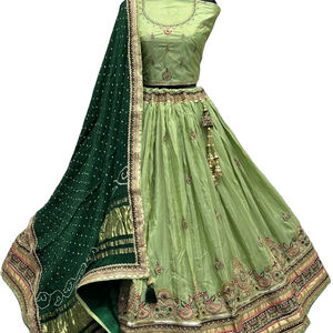 Dernière Designer Pure Gaji Soie Fantaisie Broderie Séquence Travail Lehenga Choli Par Fab Zone - Product Image 1