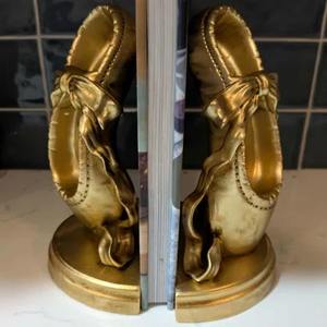 Porte-livres Bally en finition or de qualité supérieure pour étagères, présentoir de bureau et idée cadeau pour les amateurs de danse, vente en gros en provenance d'Inde - Product Image 5