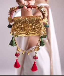 Bolso de Mano Tipo Clutch Vintage de Latón y Cobre con Cadena para Mujer - Product Image 2