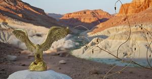 Statue d'aigle en laiton Sculpture sauvage à collectionner Sculptures rustiques et Art décoratif, couleur dorée des animaux de la forêt - Product Image 3