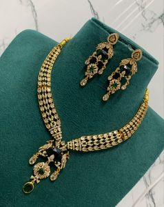 Ensemble collier élégant en laiton de haute qualité avec boucles d'oreilles plaqué or vêtements de mariage classiques pour les femmes pour les fêtes et les fiançailles - Product Image 4