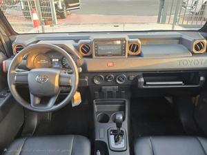 Mejor Opción de Vehículo 2025 Toyota Hilux Tamaraw SC 2.4l A/T Diésel 4x2 Color Negro - Product Image 6