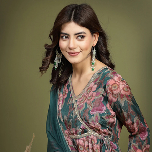 Angrakha con Estampado Floral, Mangas Tres Cuartos, Hecho a Mano, Algodón Puro, Cuello en V, Adorno de Espejos, Kurta de Verano con Pantalones y Dupatta - Product Image 1