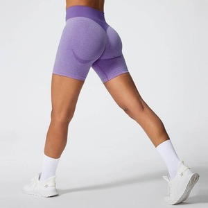 Pantalones deportivos con forro de contraste de cintura elástica personalizados, pantalones cortos de chándal de rendimiento físico para yoga y gimnasio de nailon para mujer - Product Image 3