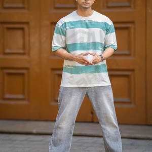 Camiseta de gran tamaño de peso pesado Vintage con logotipo de impresión personalizado de calidad superior para hombres con logotipo personalizado - Product Image 1