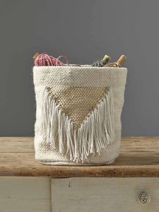 Panier en corde macramé unique pour les amateurs de décoration intérieure artisanale à la recherche de solutions de rangement artistiques - Product Image 5
