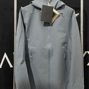 Traje de lluvia de poliéster ligero de alta calidad Chaqueta a prueba de viento e impermeable para hombres y mujeres para viajes de senderismo para adultos - Product Image 4