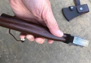 Hacha Vikinga de Acero de Damasco Industrial Hecha a Mano, Hacha Tomahawk con Cabeza de Hacha, Mango de Madera de Fresno Personalizado, Supervivencia al Aire Libre - Product Image 5