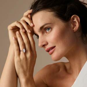 Bague de fiançailles en argent 925 avec moissanite en forme de boussole, plaquée or, diamant Tishya - Product Image 2