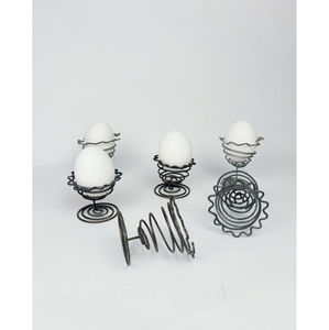 Soporte para Huevos de Hierro Forjado Hecho a Mano con Acabado Negro, Diseño Personalizado, Adecuado para Decoración de Cocina y Mesa de Comedor - Product Image 4