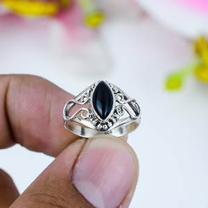 Fantastique Vintage Argent Plaqué 925 Bague En Argent Sterling À La Mode Marquise Coupe avec Onyx Gemstone À La Main Lunette Réglage Bijoux - Product Image 1