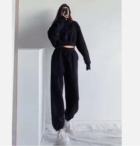 Ensembles de pantalons de jogging à capuche épais recadrée en molleton de coton personnalisé Survêtements de sport surdimensionnés vierges de luxe pour femmes - Product Image 4