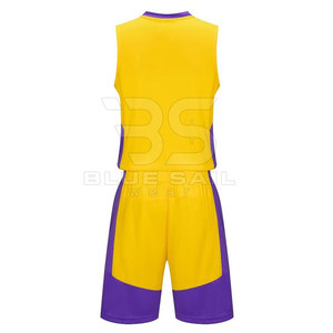 Uniforme de basket-ball en polyester durable, tissu à mailles respirantes avec logo de l'équipe imprimé, uniforme de basket-ball sublimé - Product Image 2