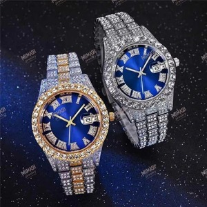 Reloj Iced Out de lujo con esfera azul, números romanos y bisel de diamantes CZ, reloj de pulsera ostentoso unisex de tono plateado para un estilo atrevido - Product Image 2