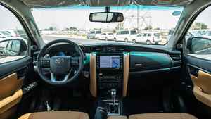 Nuevo/USADO TOYOTA FORTUNER NEGRO 2022, Cámara Trasera 360, Capacidad de Carga 31-40T, Emisión Diésel/GAS, Automático - Product Image 4