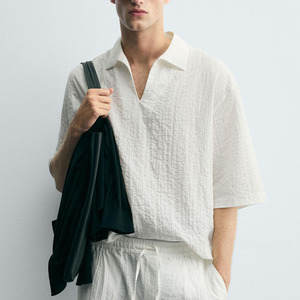 Polo clásico diseñado con tela de primera calidad, suave al tacto, material transpirable de secado rápido, adecuado para uso diario en la oficina - Product Image 1