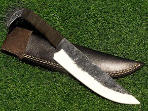Couteau de camping Odin's Raven 10,3 pouces de style viking nordique avec lame en acier Damas de 6,5 pouces, manche en corne de taureau et étui en cuir - Product Image 2