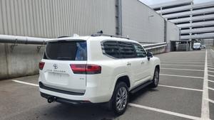 Toyota Land Cruiser VX 4X4 2025, 3,3L bi-turbo, boîte automatique 10 vitesses, 302 ch - Product Image 2