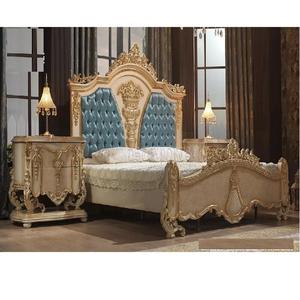 Cama de madera de teca de estilo francés con taburetes laterales, cama tallada a mano de estilo europeo con mesa lateral, muebles de dormitorio con acabado dorado - Product Image 1