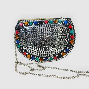 Sac à main pochette pour femme perlé en métal de qualité supérieure en couleur argent attrayante et design moderne et solide de f s international - Product Image 3