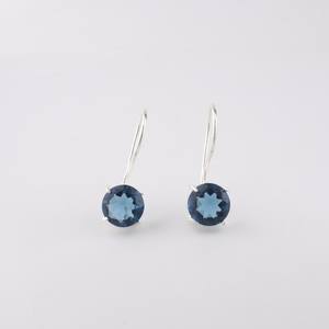 Boucles d'oreilles clous en argent sterling avec topaze bleue de Londres, petite taille, coupe ronde, plaqué or, faites à la main, bijoux d'anniversaire pour femmes - Product Image 1