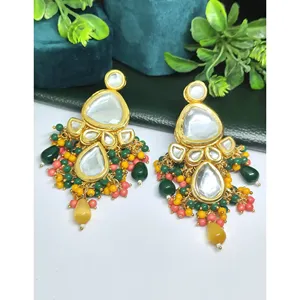 Boucles d'oreilles pendantes en or plaqué 22 carats avec perles Kundan, style Monalisa tendance - Product Image 1