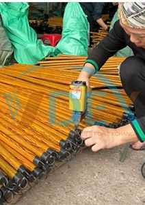 ไม้กวาดและไม้ถูพื้นขายส่ง พร้อมด้ามไม้ ความยาว 120 ซม. - Product Image 4