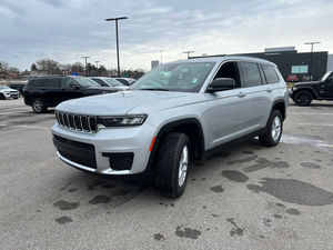 Modelo Mejor Calificado 2025 Jeep GRAND CHEROKEE L LAREDO X 4X4 - Product Image 2