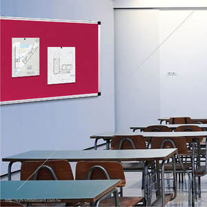 Tablero de Anuncios de Terciopelo Rojo con Marco de Aluminio y Logotipo Personalizable para Mostrar Mensajes - Product Image 5