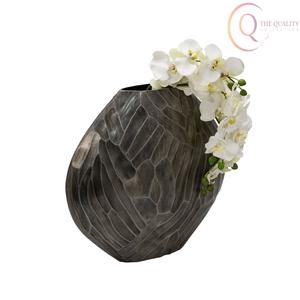 Vase décoratif moderne en métal pour table, conçu pour les maisons de luxe, les bureaux et la décoration intérieure de l'hôtellerie - Product Image 5