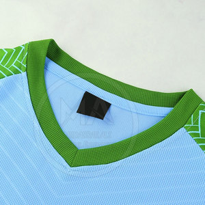 Uniforme de Fútbol Profesional para Equipo - Último Diseño 100% Poliéster, Secado Rápido, Transpirable, Colores Personalizados, Alta Calidad - Product Image 2