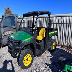 Achetez aujourd'hui le véhicule utilitaire John Deere Gator XUV835 pour des travaux extérieurs fiables, une maniabilité avancée, une construction robuste et un confort optimal. - Product Image 5