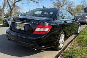 Mercedes-Benz C300 Luxury 4Matic Sedan d'occasion 2010 - Product Image 2