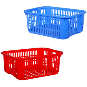 5050 PLASTIC CRATE 3T Panier en plastique rouge avec design perforé Léger, durable et facile à nettoyer pour un usage quotidien - Product Image 4