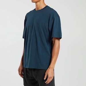 เสื้อยืดแขนสั้นสีกรมท่าสำหรับผู้ชาย คอกลม ทรงปกติ สีพื้น ผ้าเจอร์ซีย์ ระบายอากาศได้ดี ผลิตจากผ้าฝ้าย/โพลีเอสเตอร์ เหมาะสำหรับใส่ลำลอง - Product Image 3