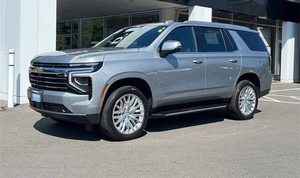 2025 Chev rolet Tahoe LT 4dr SUV 4WD 5.3L 8cyl 10A Neat - Product Image 2