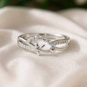 Bague Zarkan Butterfly Flow en résine tendance, taille unique, design incrusté - Product Image 1