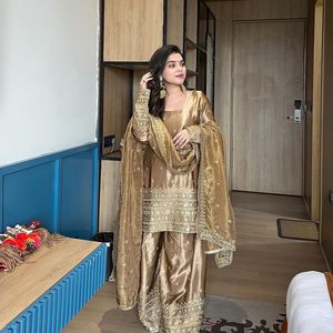 Beau haut de fête-Plazzo et Dupatta avec fil avec travail de séquence - Product Image 6