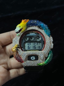 Reloj Dragon Bezel Plateado con Diamante de Corte Brillante Redondo - Joyería Unisex para Bodas y Aniversarios - Product Image 5