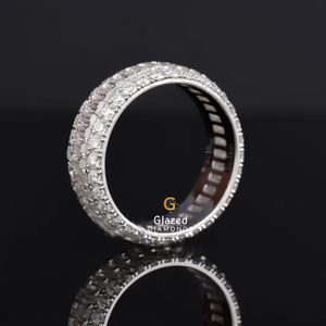 Adorable alliance entièrement glacée pour l'éternité, bague de mariage ronde brillante et baguette Moissanite VVs Diamonds 10K Yellow Gold pour hommes - Product Image 4