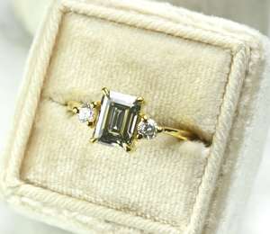 2,0 CTW gris corte esmeralda Moissanite anillo de compromiso 10K oro sólido regalo de aniversario con 3 piedras diseño boda perla joyería - Product Image 2