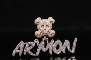 Colgante Unisex de Acero Inoxidable con Diamantes de Imitación Personalizado Estilo Hip Hop - Product Image 2