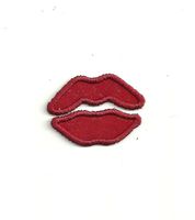 Patchs personnalisés brodés lèvres rouges, vente en gros, fabricant, badges thermocollants lèvres en forme de baiser