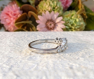 แหวนแต่งงาน Lurba Jewels ทองคำขาว 14K ประดับเพชรโมอิสซาไนต์ ดีไซน์โค้งซ้อนกันได้ แบบฝังเพชรทรงปาเว่ แหวนหมั้นสำหรับเจ้าสาว รับรองคุณภาพ ของขวัญสุดหรูสำหรับผู้หญิง - Product Image 6